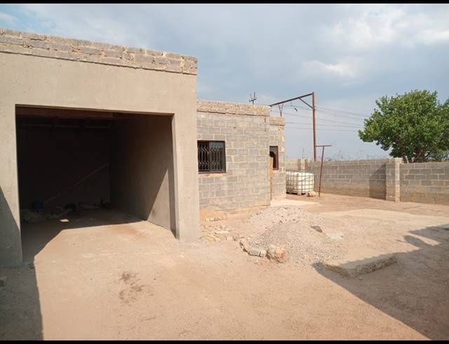 4 BEDROOM HOUSE FOR SALE IN LAKESIDE